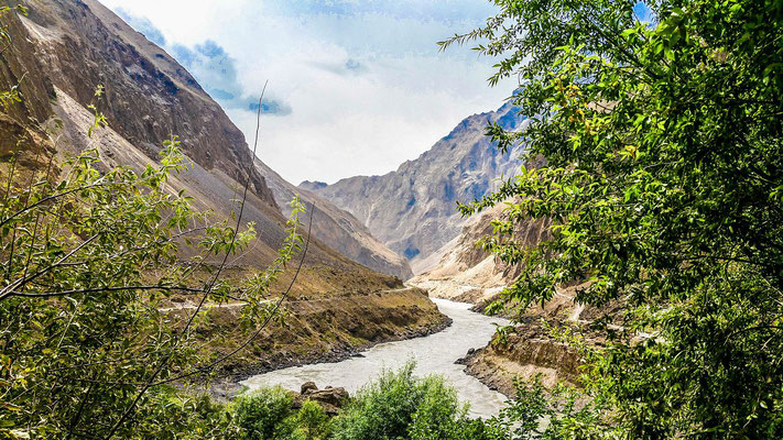 Panj river, left Tajikistan, right Afghanistan