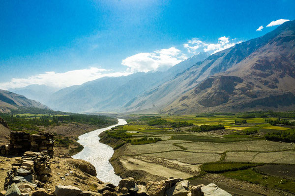 Kaakhka-Kala fortress (Ka'akh-Ka) - View to East in the Wakhan Valley. Right from Panj river: Afghanistan