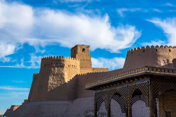 The watch tower of Khiva's Ichan Kala. He has become a place of pilgrimage for camera-clicking tourists, especially in the evening light when the whole city glows and glimmers and needs only a few flying carpets to complete the picture!