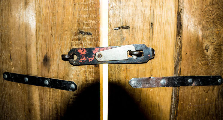 inside closing mechanism of a yurt