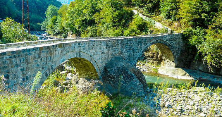 Tahiri-Düzköy, a roman double arch bridge, built in the XVIIIth Century, on the road to Artvin