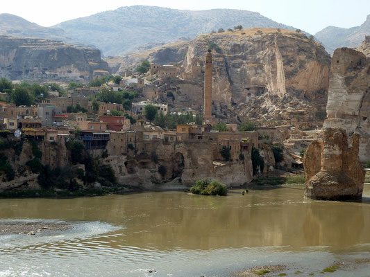 Hasankeyf. ruins of the ancient 12th century capital of the Artutids. 