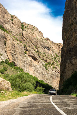  Amaghu valley, on the road to Noravank