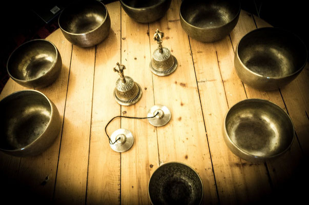  Tibetan singing bowls