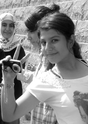 Kurdistan - young girls near the Silvan Bridge