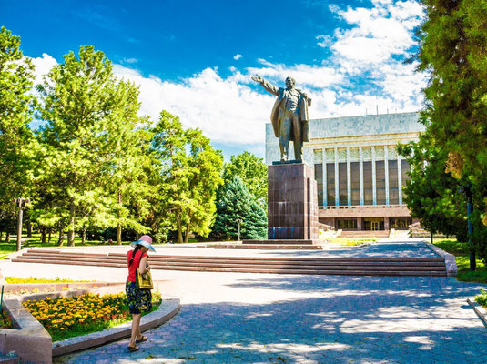 Lenin statue - (behind the State Museum)