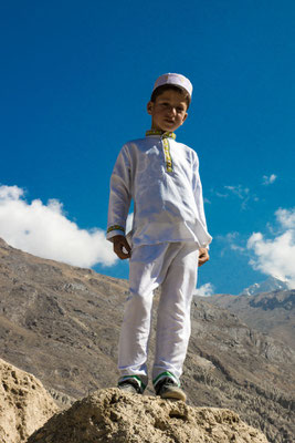 Tajikistan,  Kaakha-Kala fortress - Hintissor poses for tourist