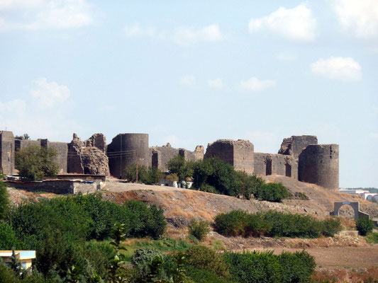 Diyarbakir, kurdish stronghold. Situated on the banks of Tigris river in South-Eastern Anatolia, still carries a medieval air with its walls encircling the city.