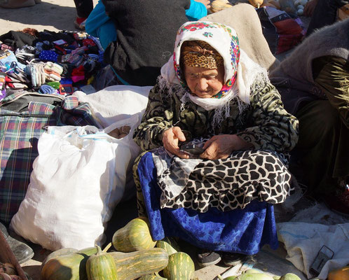 Khiva, Uzbekistan - even here are the oldest market women up to date