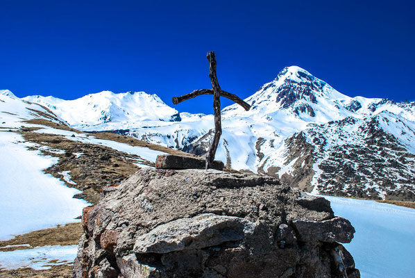 The vines cross of the Holy Nino