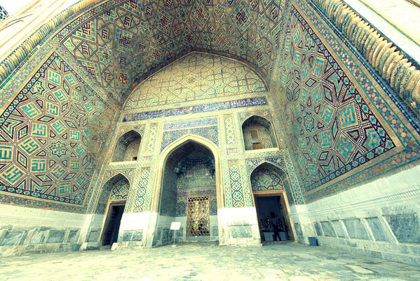 The entrance portal to the Ulug-Beg Madrasah (1416–1420)  