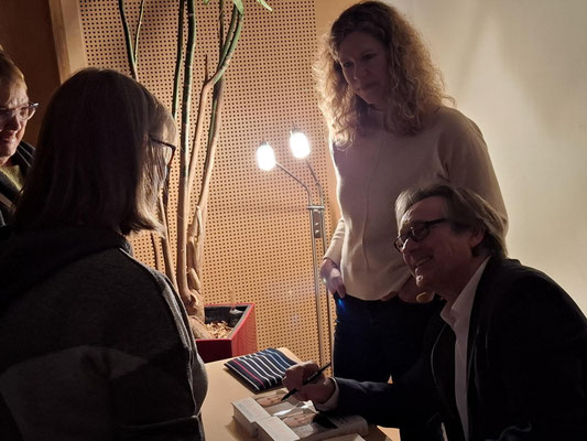 Buchlesung Helmut Zierl in Kulturkaten Kiek In in Prerow. Im Gespräch mit Helmut Zierl und Autogramm