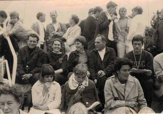 1968 Schwimmfest in Gelnhausen - Walter Baloun, Trude Fiedler, Margot Baloun, Helmut Fieder (Mitte von li.)