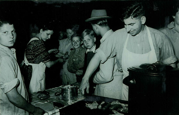 1951 Grillen beim Abenschwimmfest - August Fauth