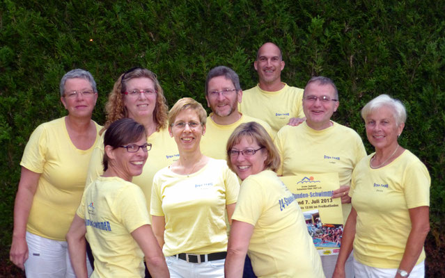 2013 24-Std-Schwimmen Orga-Team - Claudia Helmer, Annette Gäßler, Christoph Zöller, Frank Bender, Ludger Hartmann, Uli Zöller, Silvana Kittinger, Renate Kubicek, Christa Bender (von hinten li.)