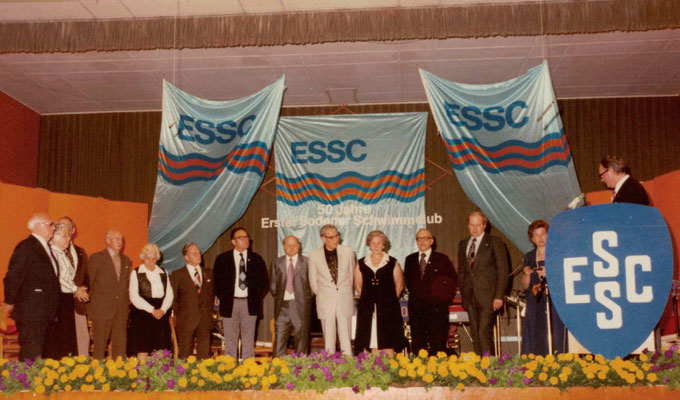 1977 50 Jahre ESSC Ehrenmitglieder (v.l.: Franz Frankenbach, Ursula Dillmann, Ambros Gerstner, Mia Heckert, Hans Heckert, Karl Heiderich, Ehrhard Schramm, Gerhard Stottmeier, Regina Wäsch, Seppel Wäsch, Eugen Zahn, Traudel Krieglstein Dr.Werner Staratzke)