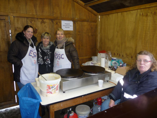 2012 Weihnachtsmarkt - Sarah Fahr, Andrea Wendt, Susanne Hein, Annette Gäßler (von li.)