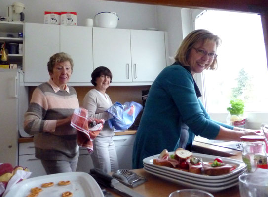 2016 Frühschoppen - Dorita Stücker, Maxi Butzbach, Renate Kubicek (von li.)