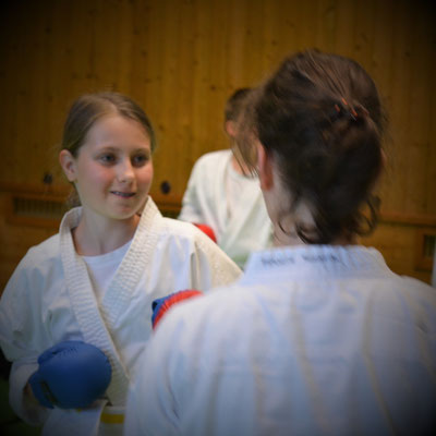 Girl Power mit Karate Kampfkunst  für Mädchen Gymnasium in 1100 Wien