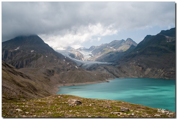 Lac du barrage de Gries 2386 m, glacier de Gries