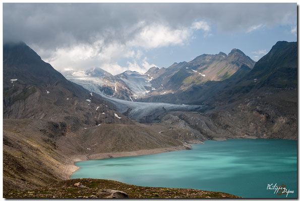 Lac du barrage de Gries 2386 m, glacier de Gries