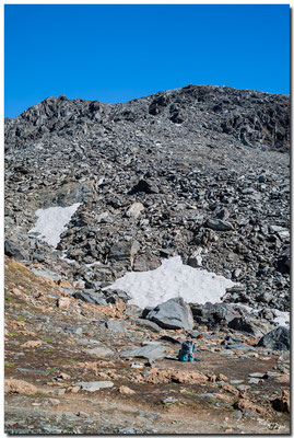 Le pierrier à gravir entre le Col des Otanes 2846 m et le Grand Tavé 3158 m