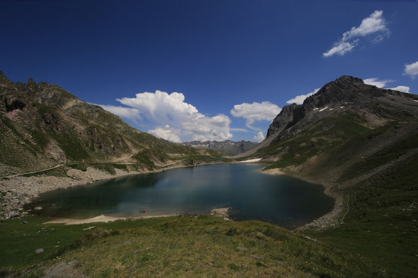 Valloire lac montagne