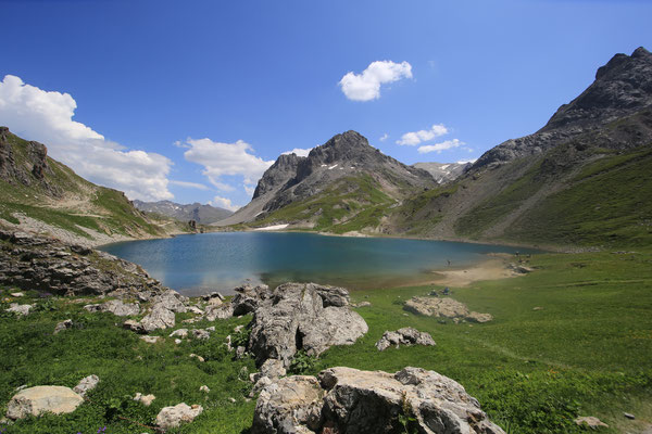 Valloire lac montagne