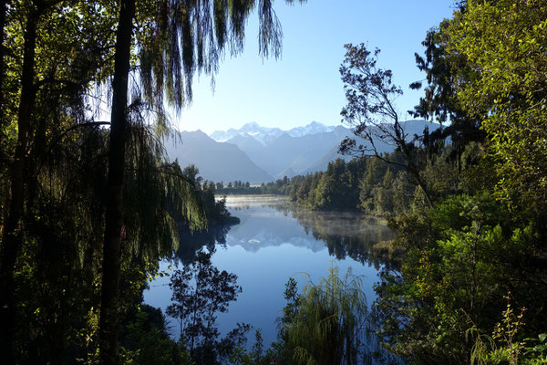 Andrea Lossen, Lake Matheson, 2016,  Fotografie auf Alu Dibond gedruckt,  35 x 55 cm ,  195 Euro