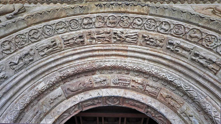 Klosterkirche Santa Maria de Ripoll - Portal aus dem 12. Jahrhundert.