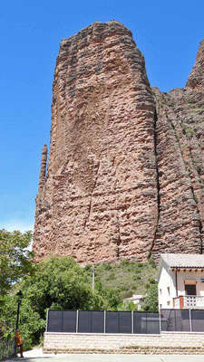 Mallos de Riglos - links vom Haus der El Pison, der "Finger" wird El Puro genannt.