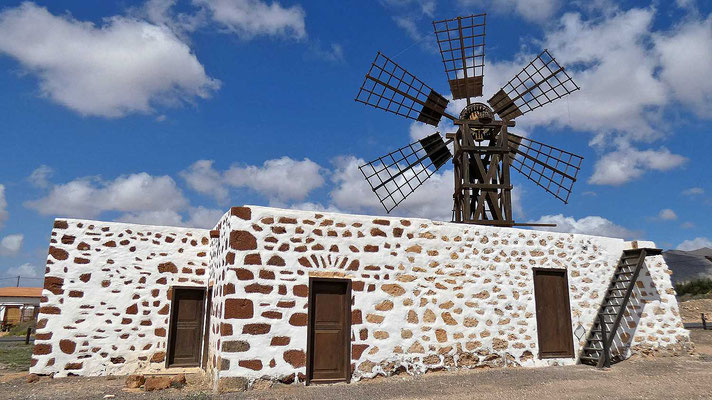 Restaurierte Windmühle in Tefia