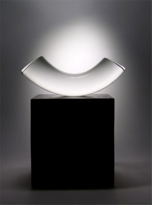 SMILE - IN DER WAAGE I, Kristall und Bronze, 31 x 26,5 x 10 cm