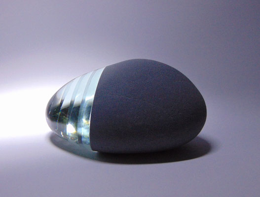 Glas-Stein-Verbindung, Basalt und Floatglas, 7 x 12,5 x 9,5 cm