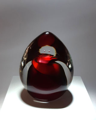  IM TANZ XXXVI, farbiger Zapfen und Kristall, 16 x 12 x 10 cm 