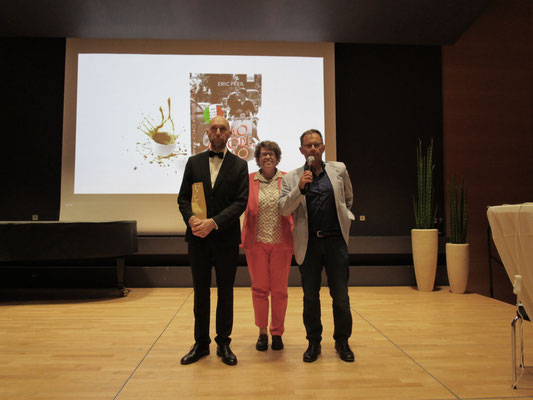 Autor Eric Pfeil, DIG-Vorsitzende Rita Schneider-Cartocci und DIG-Schriftführer Dr. Horst Gerhard.