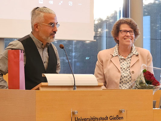 Claudio D’Attis (Regisseur) und Rita Schneider-Cartocci (1. Vorsitzende der DIG Mittelhessen e.V.) (Foto: Barbara Brunn-Walldorf/DIG)