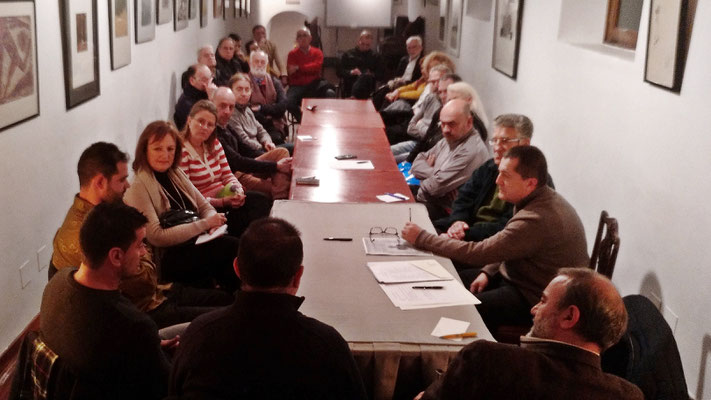 Casi treinta participantes, entre invitados, organizadores y asistentes.