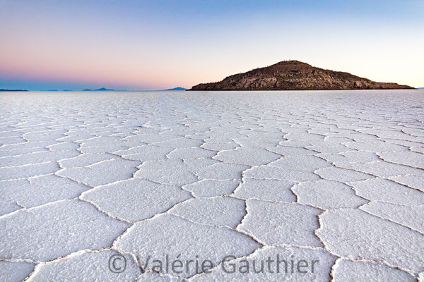 BOLIVIE - Salar d'Uyuni au lever du soleil