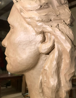 Magali-Nourissat-artiste-sculpture-modelage-portrait-visage-profil-femme