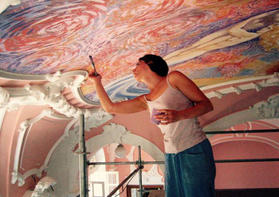 Magali-Nourissat-artiste-peinture-plafond-échafaudage-villa-rocabella-rose