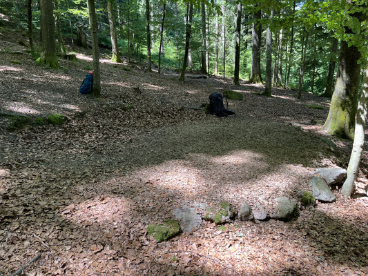 Platz 2 liegt unter der Feuerstelle