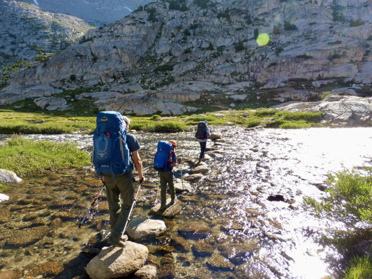 Die erste Überquerung des Evolution Creek 