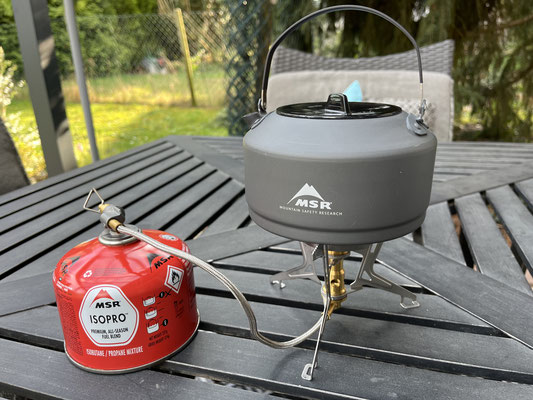 Der MSR Pika 1,0 L Teekessel passt 