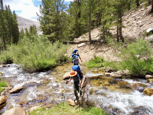 Kury vor Crabtree noch schnell über den Creek 