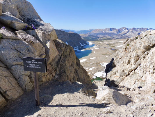 Nun lassen wir Sequoia NP hinter uns und wandern im Kings Canyon NP weiter