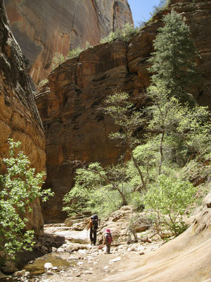 Willkommene Abkühlung in den Canyons auf dem Abstieg