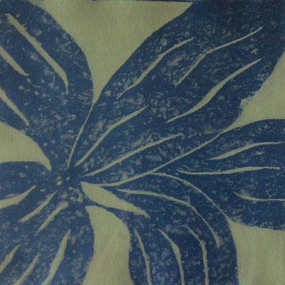 Blaue Blume, 2007, Papierguss mit Schablone, 40 x 40 cm