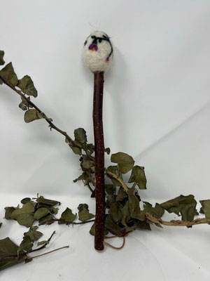 Trommelschlegel Blume, 2026, Filz auf Holz, ca. 25 cm