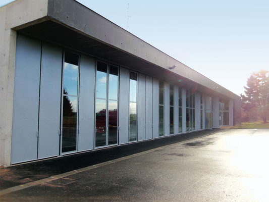 Ensemble de portes accordéon SMF pour les pompiers de Seine Maritime - SDIS76 - porte pliante personnalisée sur-mesure vitrée ouverture rapide